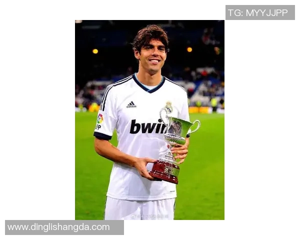 足球明星卡卡的经典头像展现了他的独特魅力与足球精神