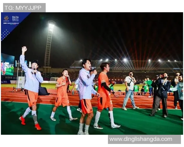 足球明星队精彩落幕视频回顾展现传奇瞬间与感人时刻