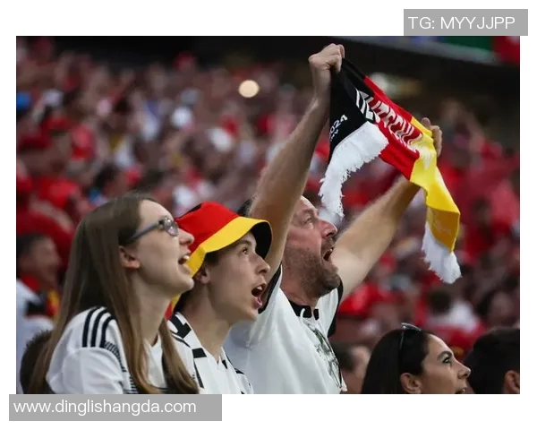 足球明星自拍画圈瞬间展现个人魅力与运动激情的完美结合 足球明星自拍画圈瞬间展现个人魅力与运动激情的完美结合