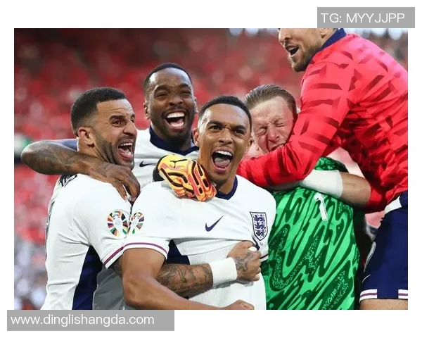 足球明星进场走路姿势的魅力与风格解析,展现他们的个性与自信 足球明星进场走路姿势的魅力与风格解析,展现他们的个性与自信