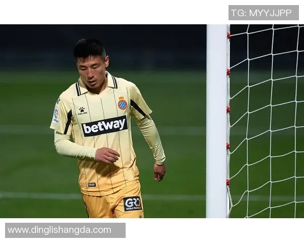 西班牙足球明星卡斯特的辉煌历程与对足球的热爱之旅 西班牙足球明星卡斯特的辉煌历程与对足球的热爱之旅