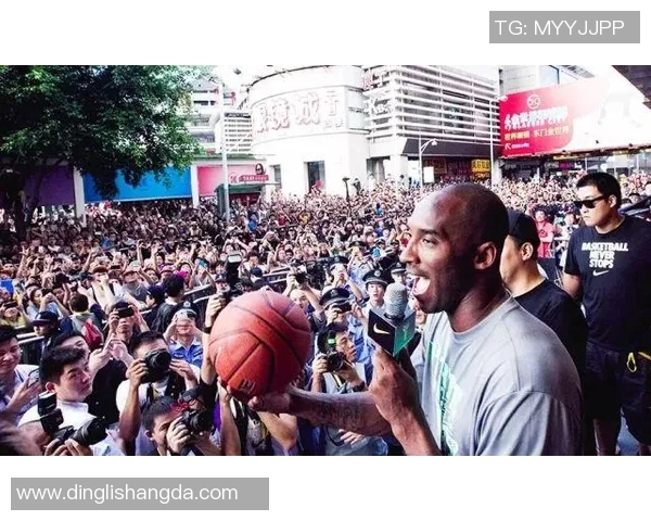 科比十代篮球鞋全明星盛典回顾与球迷热情互动的精彩瞬间 科比十代篮球鞋全明星盛典回顾与球迷热情互动的精彩瞬间